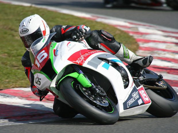 Isle of Man TT-bound Jonathan Howarth in action at Brands Hatch (Jamie Morris)